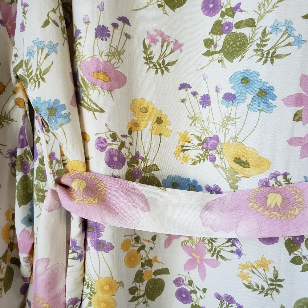 White Floral Short Cotton Kimono with Sash - Picture 8 of 14